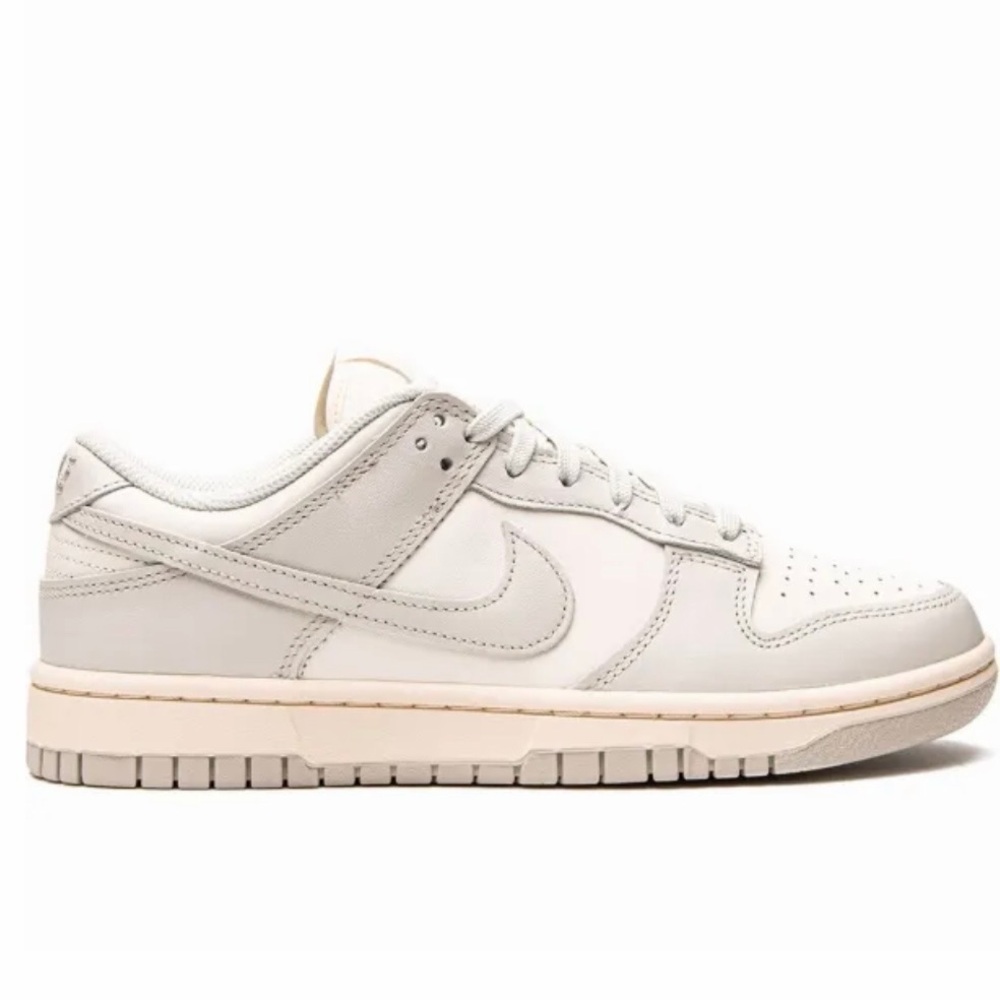 Nike Dunk Low Light Bone Sneakers